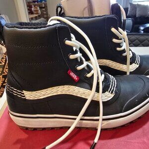 Vans Standard Mid Snow MTE Waterproof Boots WOMENS SIZE 9 MENS 7.5 NEW